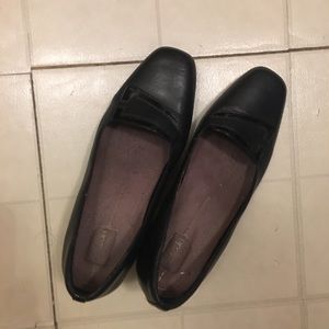 Black Clarks pumps, 10W